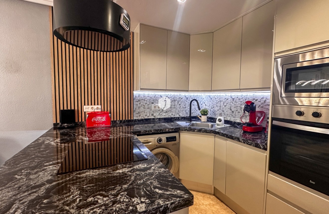 Resale - Apartment / flat -
Torrevieja - Costa Blanca