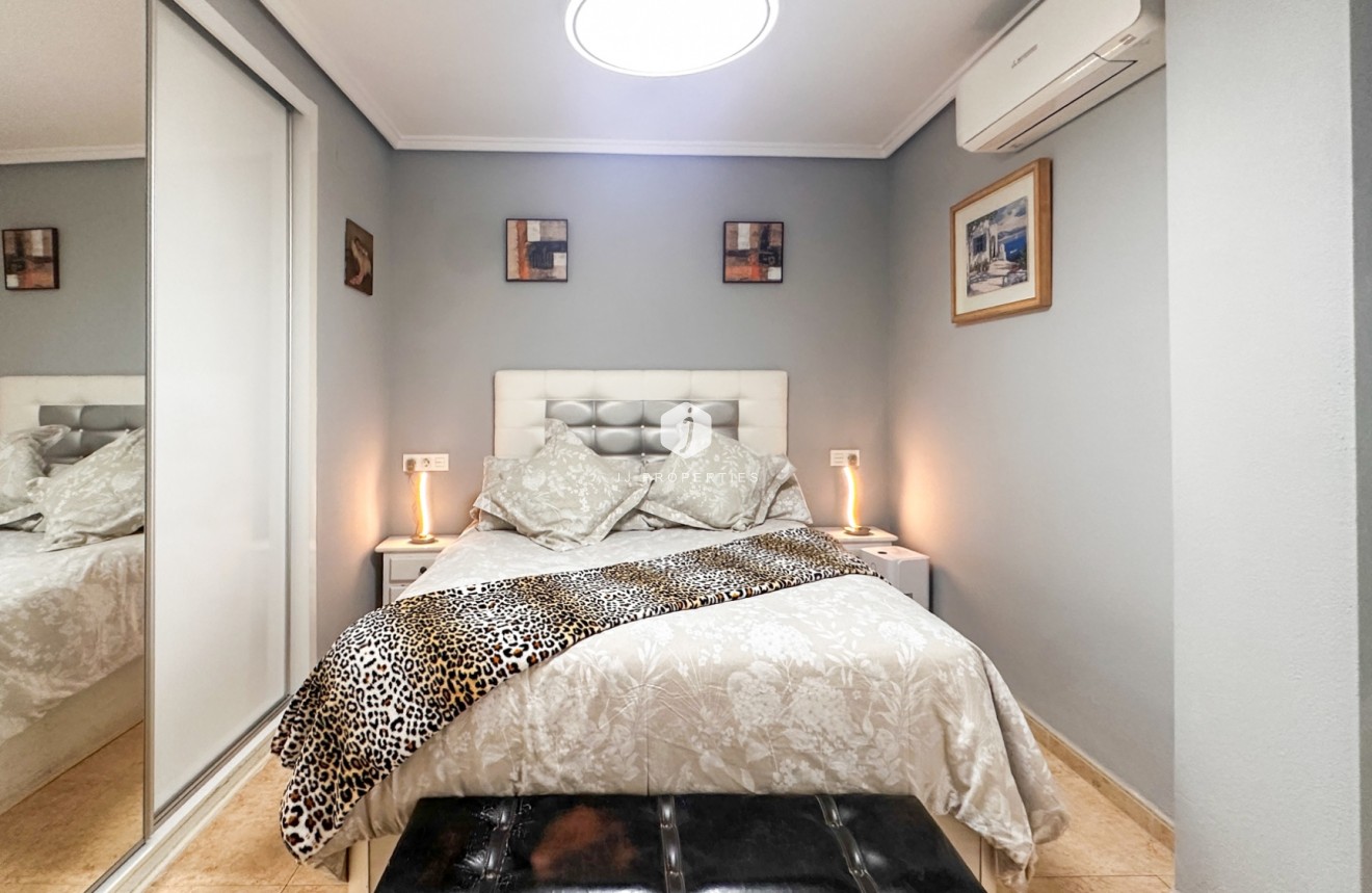 Resale - Apartment / flat -
Torrevieja - Costa Blanca