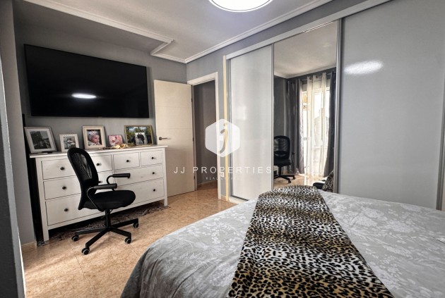Resale - Apartment / flat -
Torrevieja - Costa Blanca