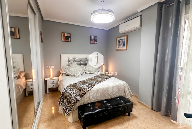Resale - Apartment / flat -
Torrevieja - Costa Blanca