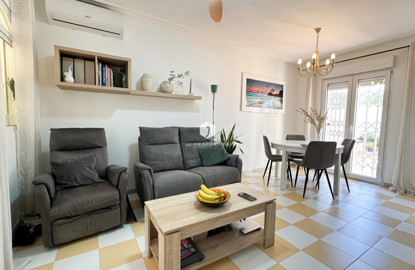 Z drugiej ręki - Villa -
Torrevieja - Costa Blanca
