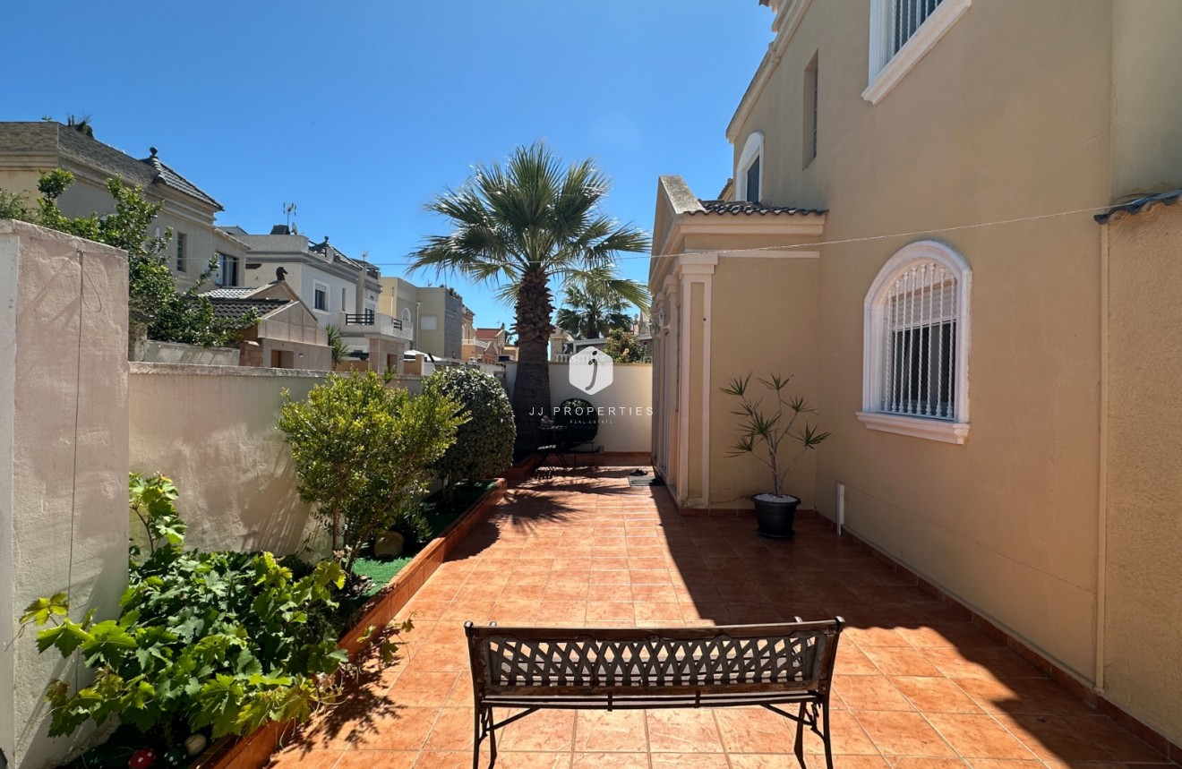 Z drugiej ręki - Villa -
Torrevieja - Costa Blanca