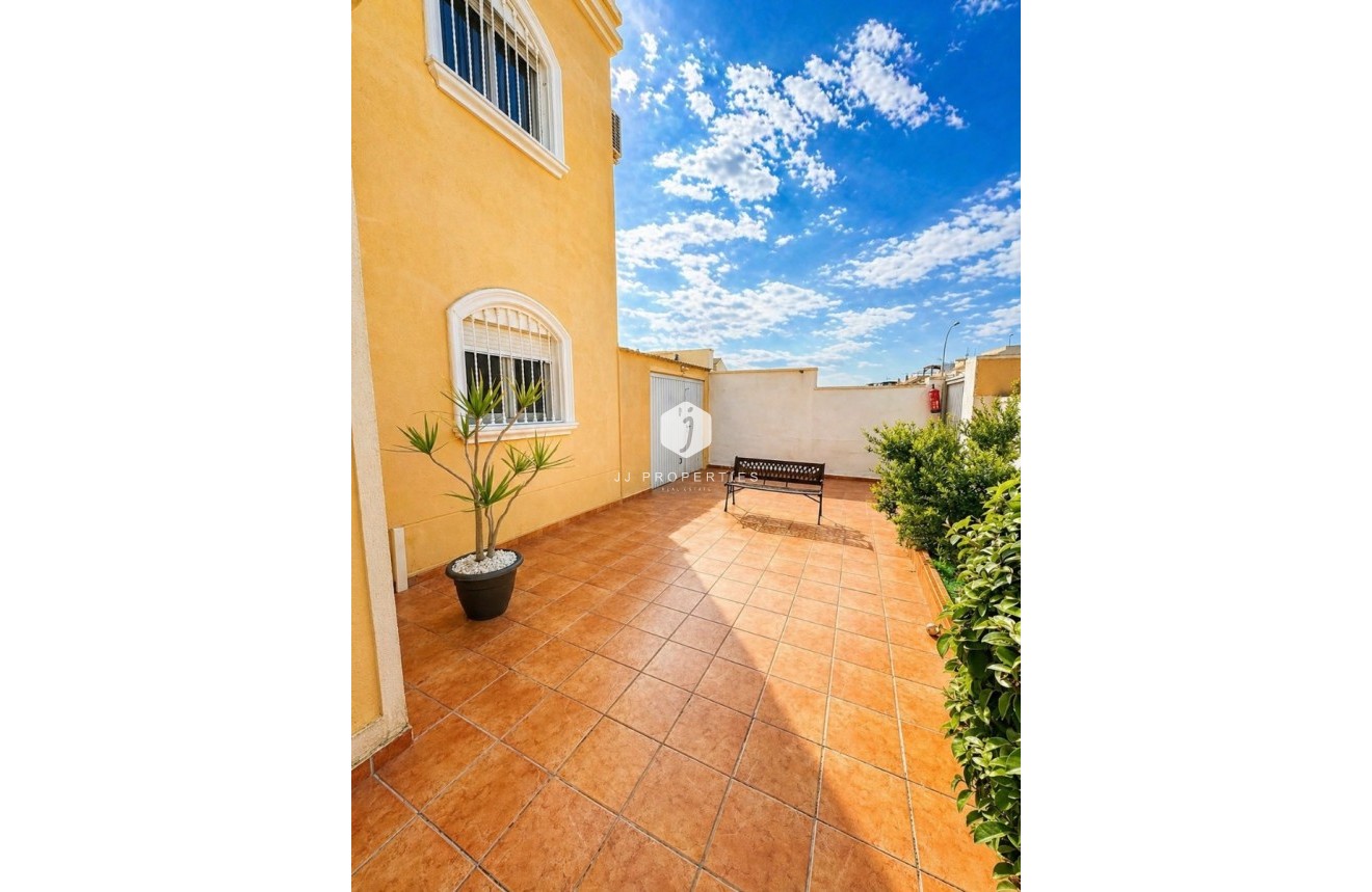 Z drugiej ręki - Villa -
Torrevieja - Costa Blanca