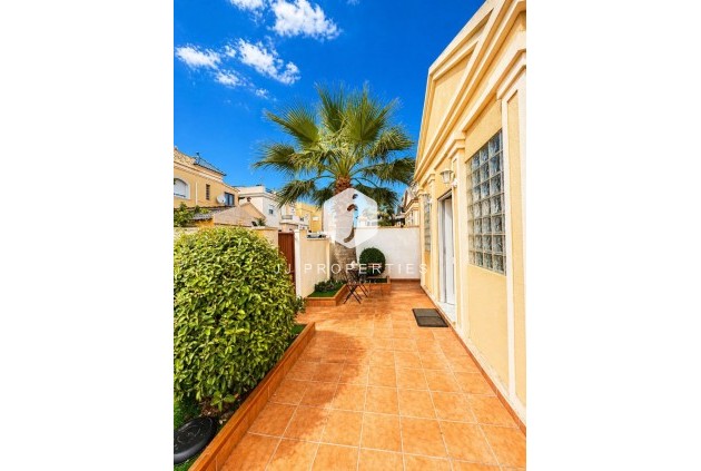 Z drugiej ręki - Villa -
Torrevieja - Costa Blanca