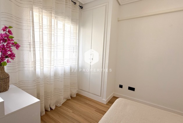Tweedehands - Appartement / flat -
Torrevieja - Costa Blanca