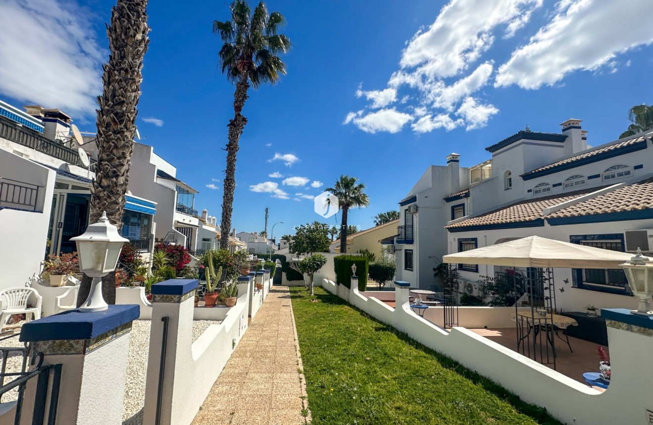 Aus zweiter Hand - Chalet -
Orihuela Costa - Costa Blanca