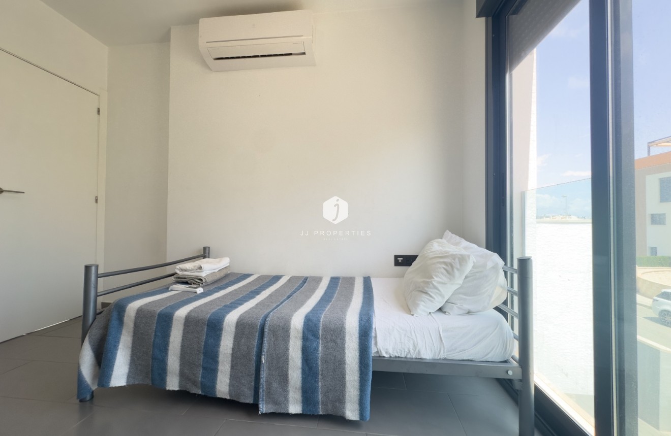 Z drugiej ręki - Bungalow -
La Zenia - Costa Blanca