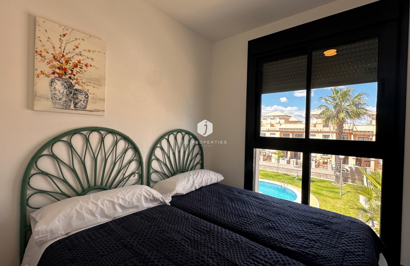 Segunda mano - Bungalow -
Orihuela Costa - Costa Blanca