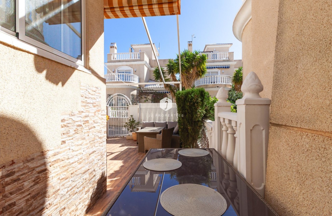 Z drugiej ręki - Villa -
Orihuela Costa - Los Almendros-la Florida