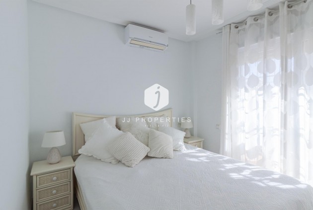 Z drugiej ręki - Villa -
Orihuela Costa - Los Almendros-la Florida