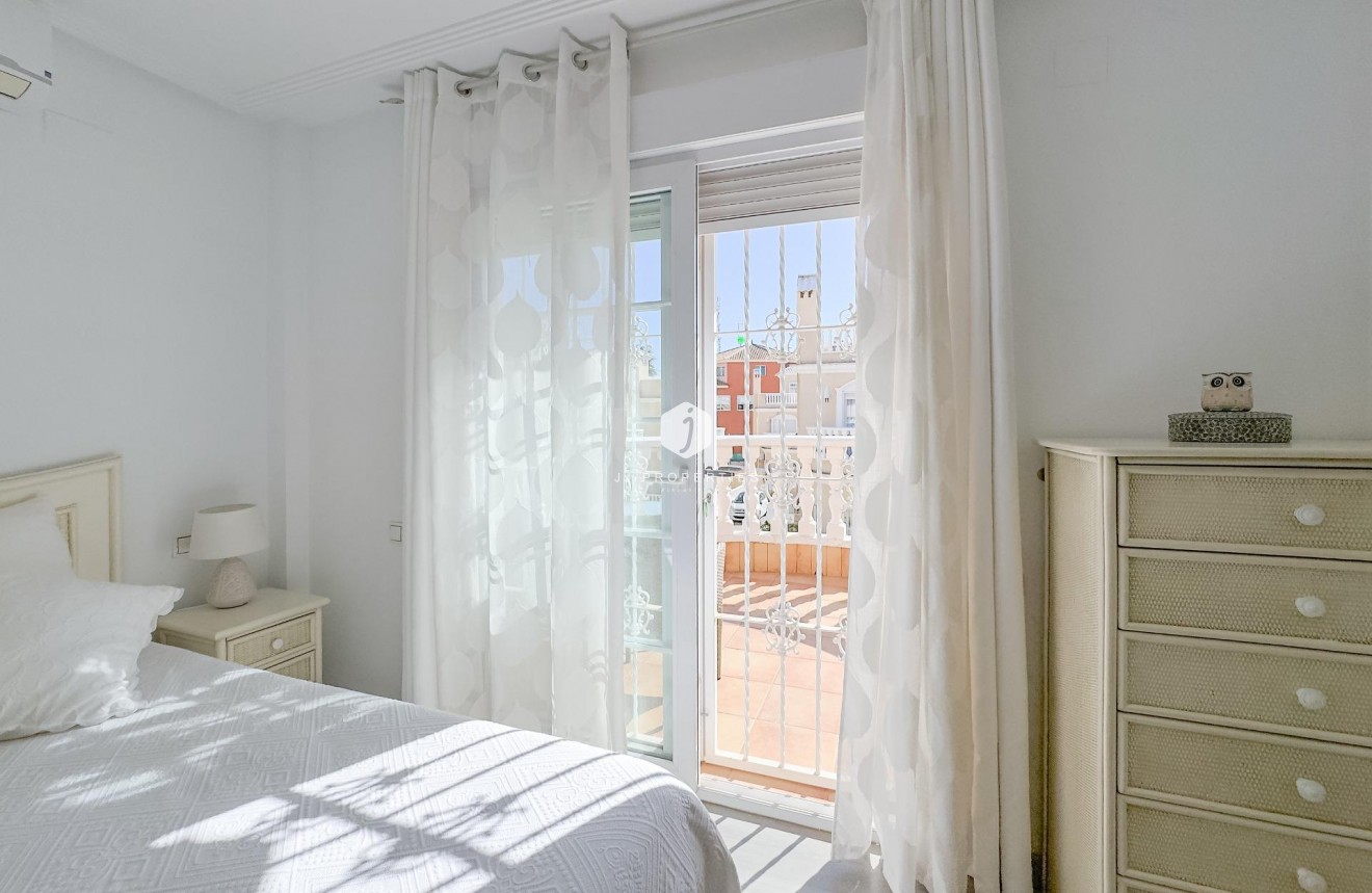 Z drugiej ręki - Villa -
Orihuela Costa - Los Almendros-la Florida