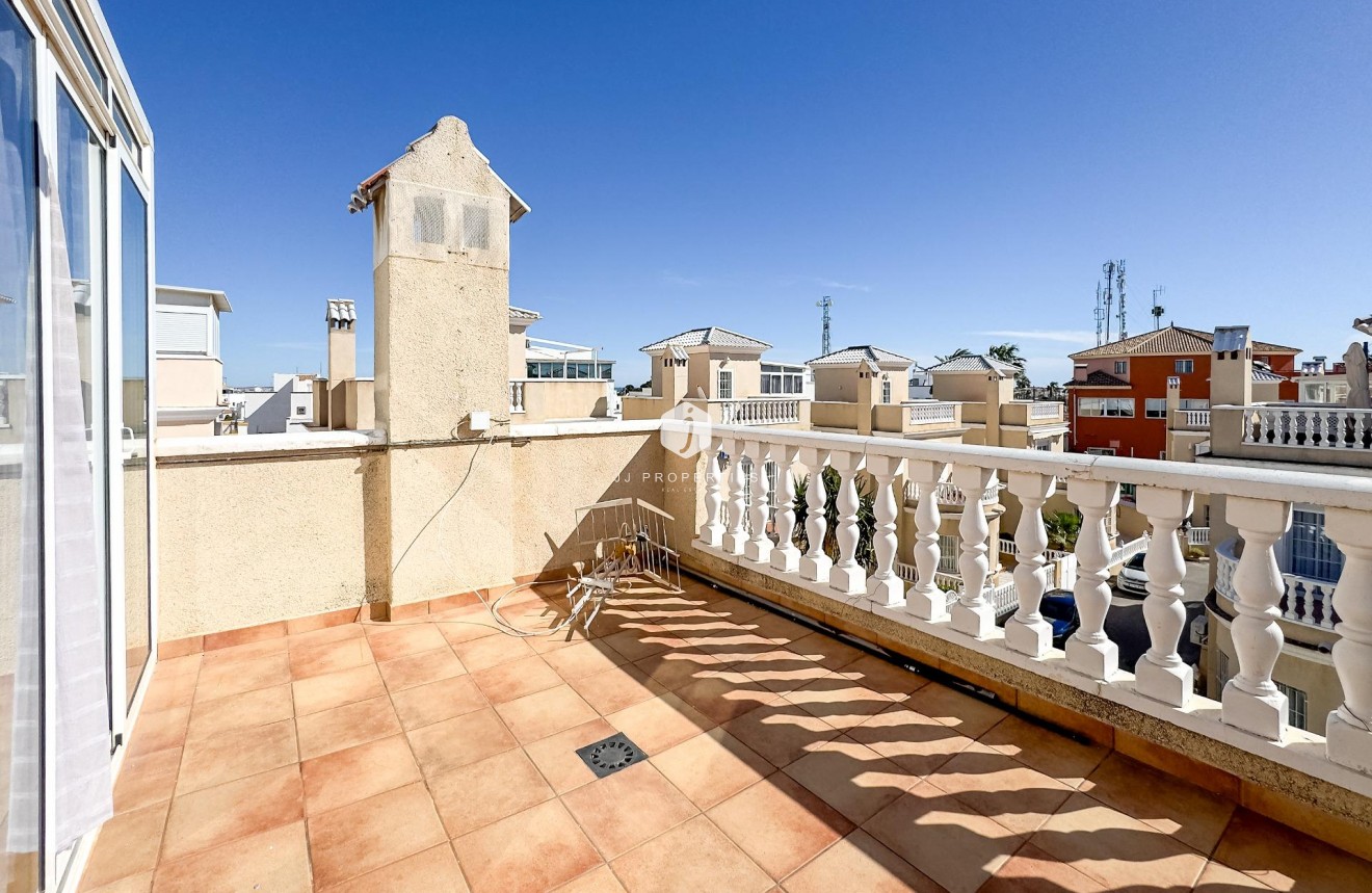 Z drugiej ręki - Villa -
Orihuela Costa - Los Almendros-la Florida