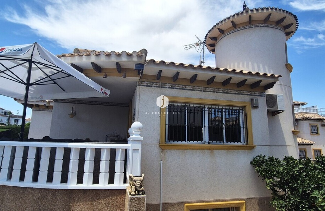 Tweedehands - Villa -
Orihuela Costa - Costa Blanca
