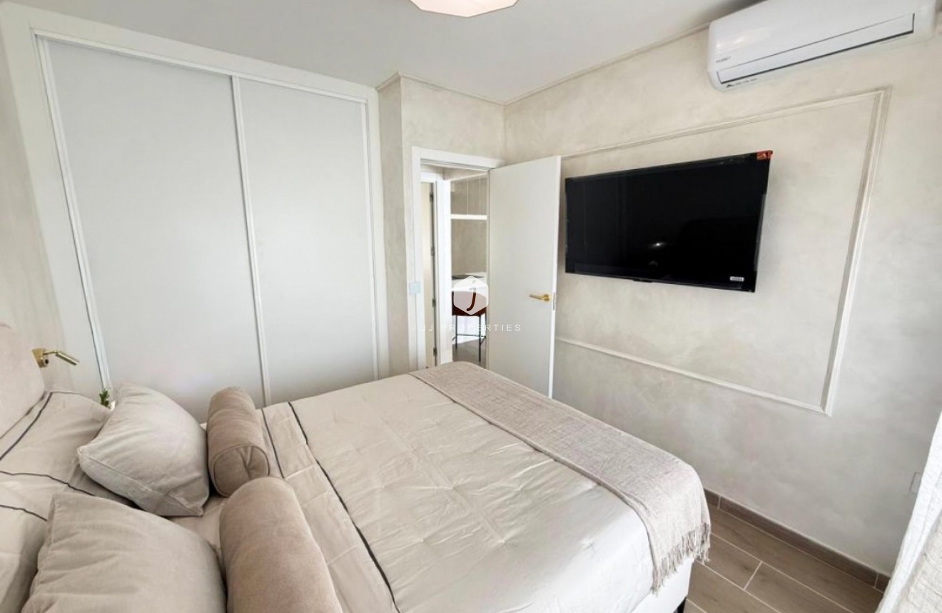 Resale - Apartment / flat -
Torrevieja - Costa Blanca
