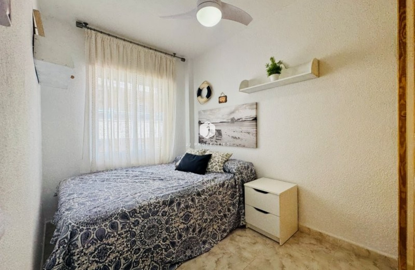 Resale - Apartment / flat -
La Mata - Costa Blanca