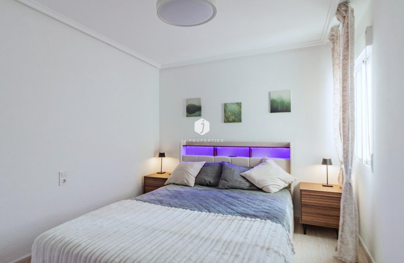 Tweedehands - Appartement / flat -
Torrevieja - Playa del Cura