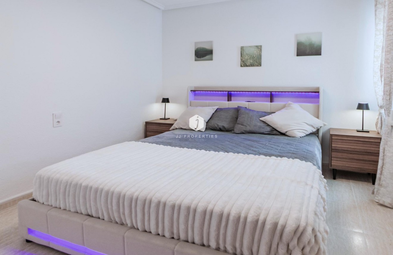 Tweedehands - Appartement / flat -
Torrevieja - Playa del Cura