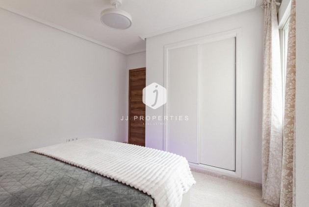 Tweedehands - Appartement / flat -
Torrevieja - Playa del Cura