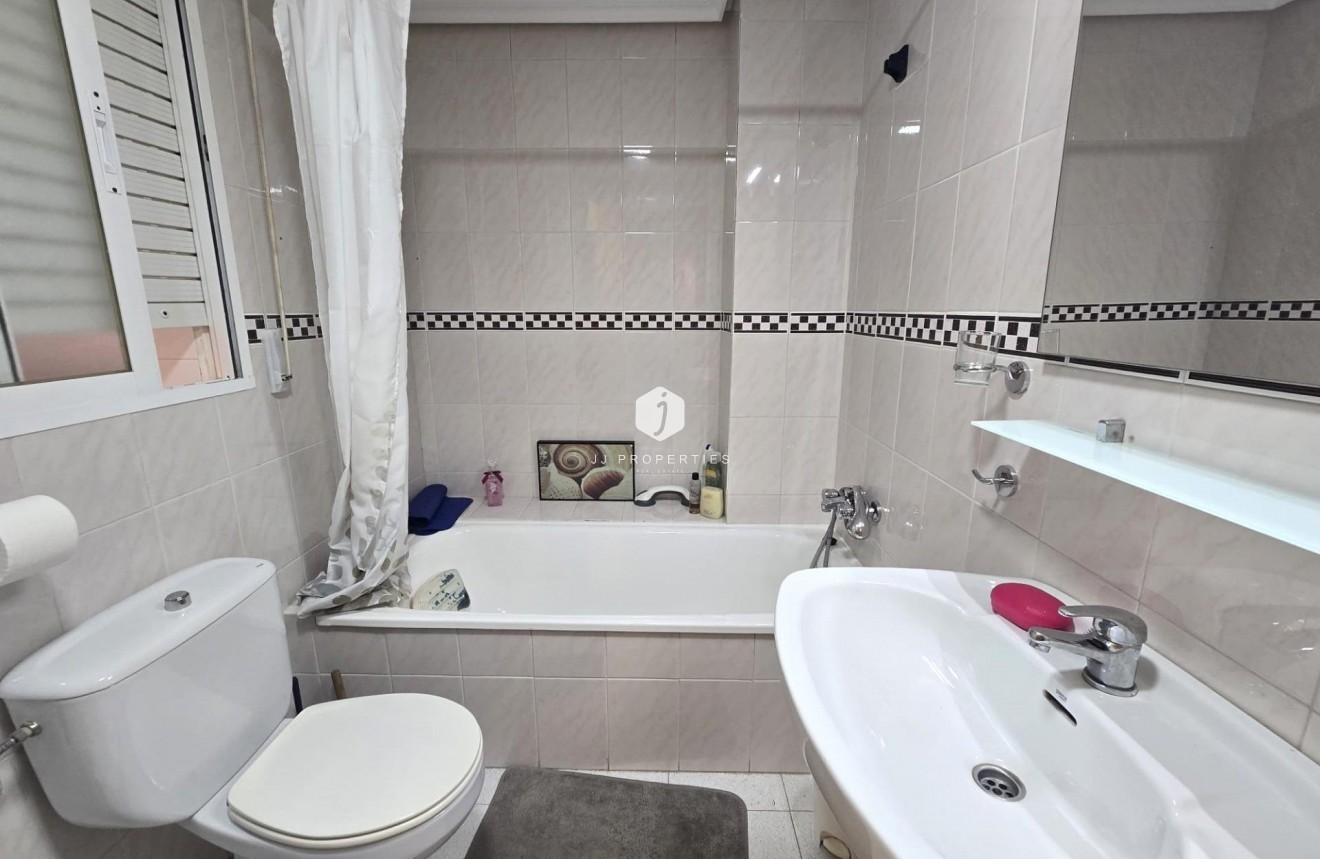 D'occasion - Appartement -
Torrevieja - La Mata Pueblo