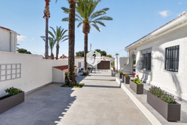 D'occasion - Villa -
Torrevieja - Costa Blanca