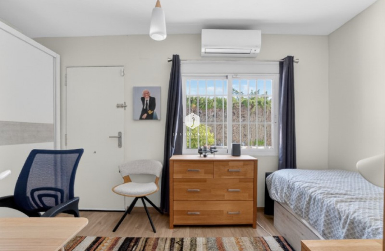D'occasion - Villa -
Torrevieja - Costa Blanca