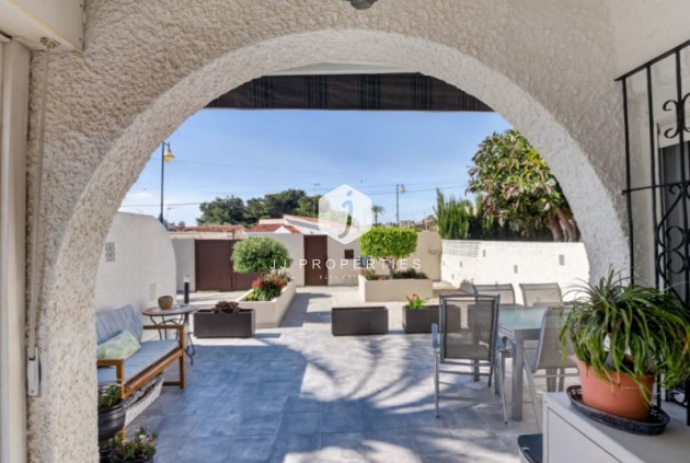 D'occasion - Villa -
Torrevieja - Costa Blanca