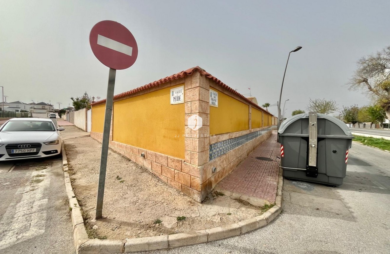 Aus zweiter Hand - Villa -
Torrevieja - Los Balcones - Los Altos del Edén