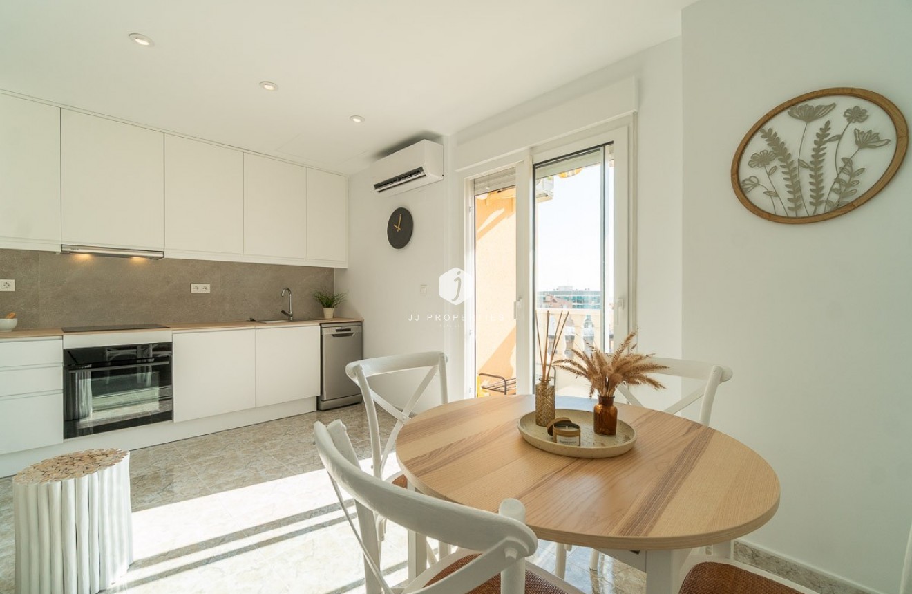Resale - Apartment / flat -
Torrevieja - Costa Blanca
