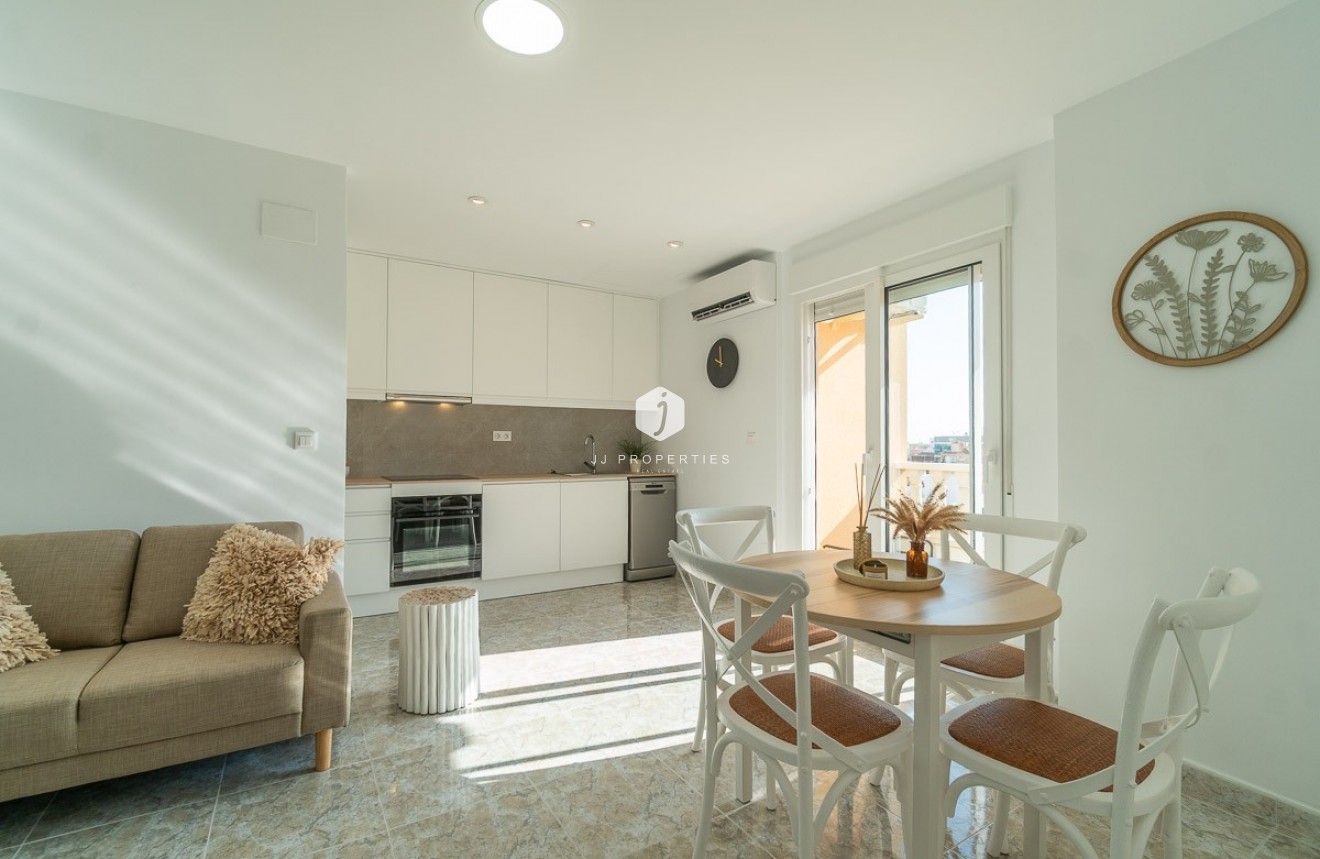 Resale - Apartment / flat -
Torrevieja - Costa Blanca