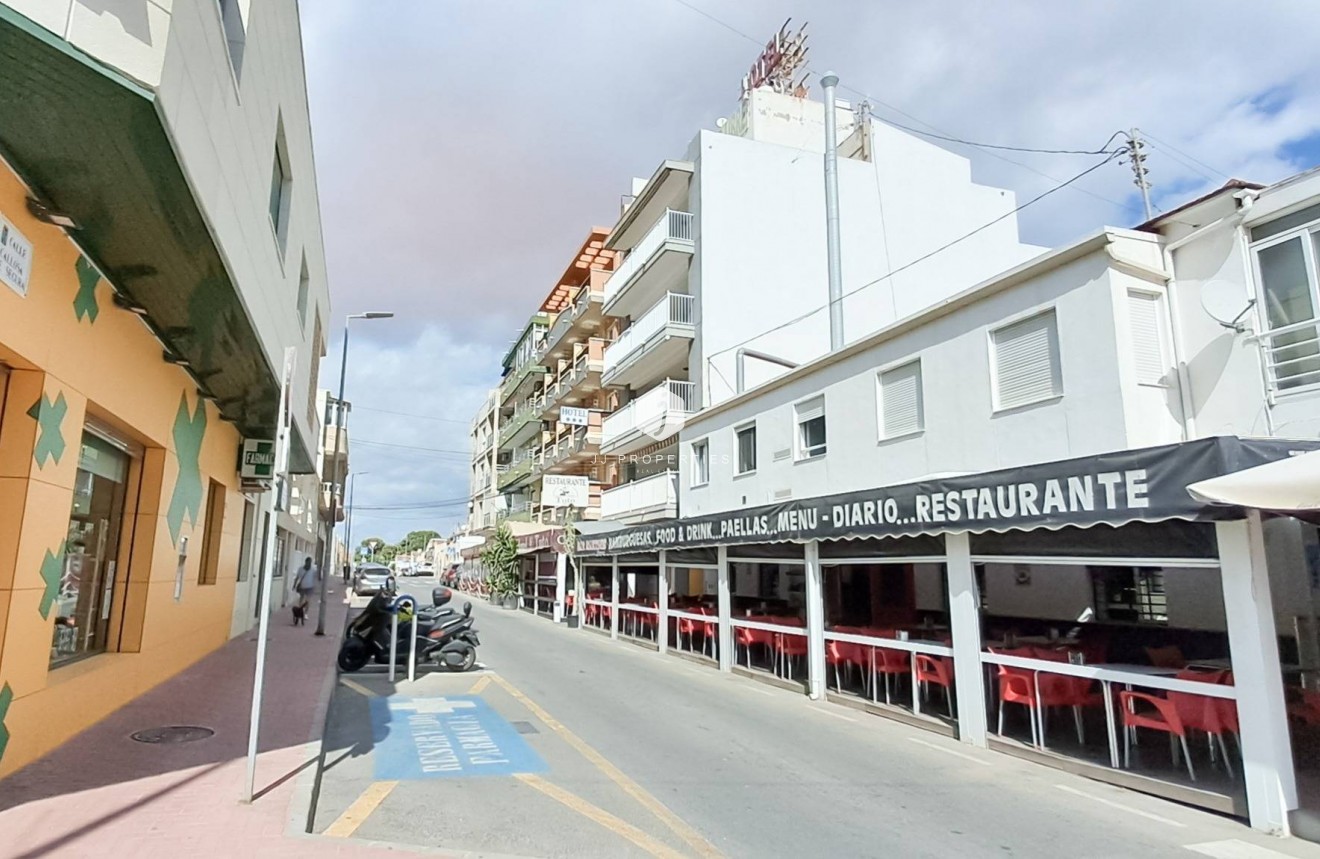 Resale - Penthouse -
Torrevieja - Playa de los Naufragos