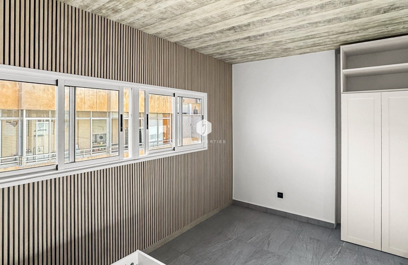 D'occasion - Appartement -
Torrevieja - Costa Blanca