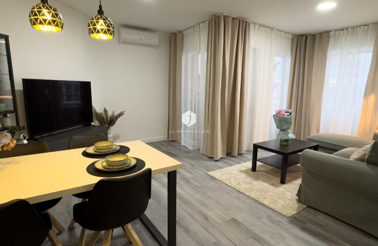 Resale - Apartment / flat -
Torrevieja - Costa Blanca