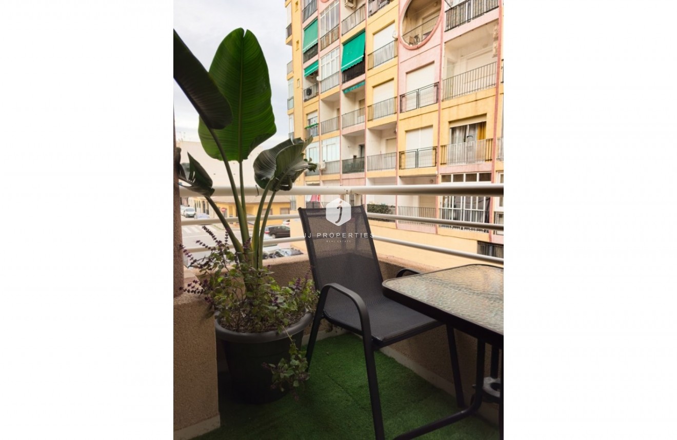 Resale - Apartment / flat -
Torrevieja - Costa Blanca