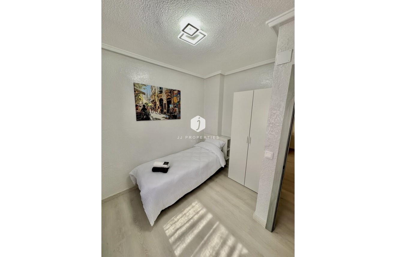 D'occasion - Appartement -
Torrevieja - Centro