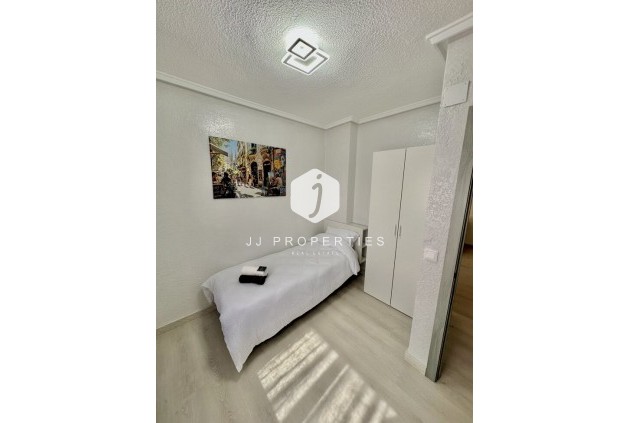 D'occasion - Appartement -
Torrevieja - Centro