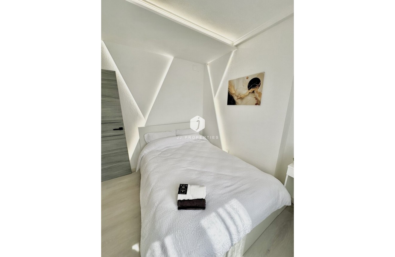 D'occasion - Appartement -
Torrevieja - Centro