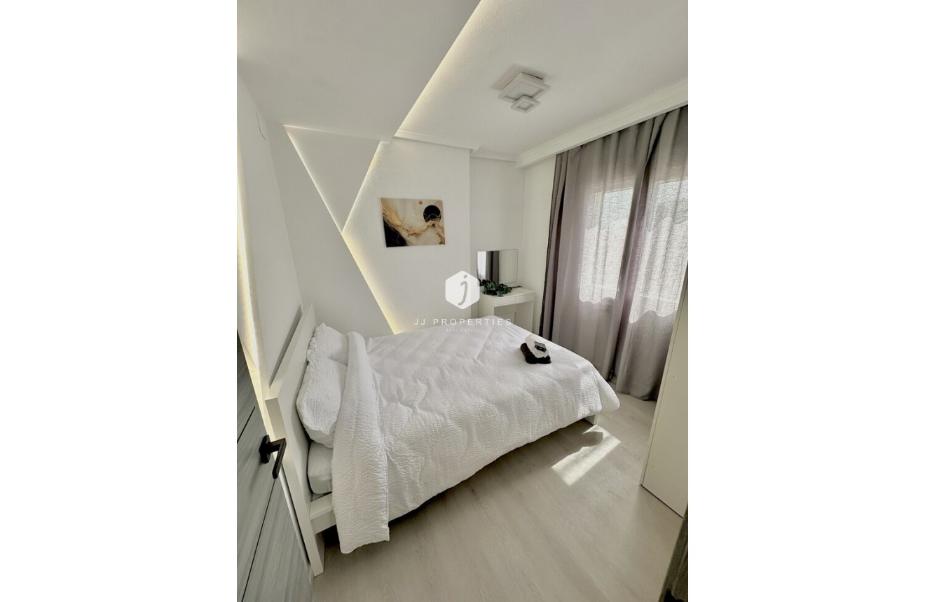 D'occasion - Appartement -
Torrevieja - Centro