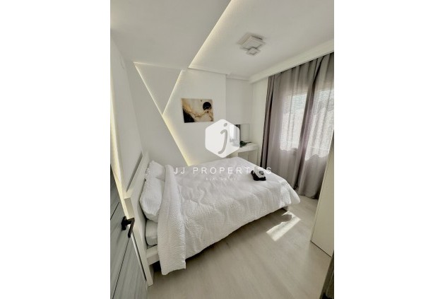 D'occasion - Appartement -
Torrevieja - Centro