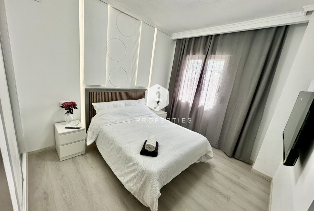D'occasion - Appartement -
Torrevieja - Centro