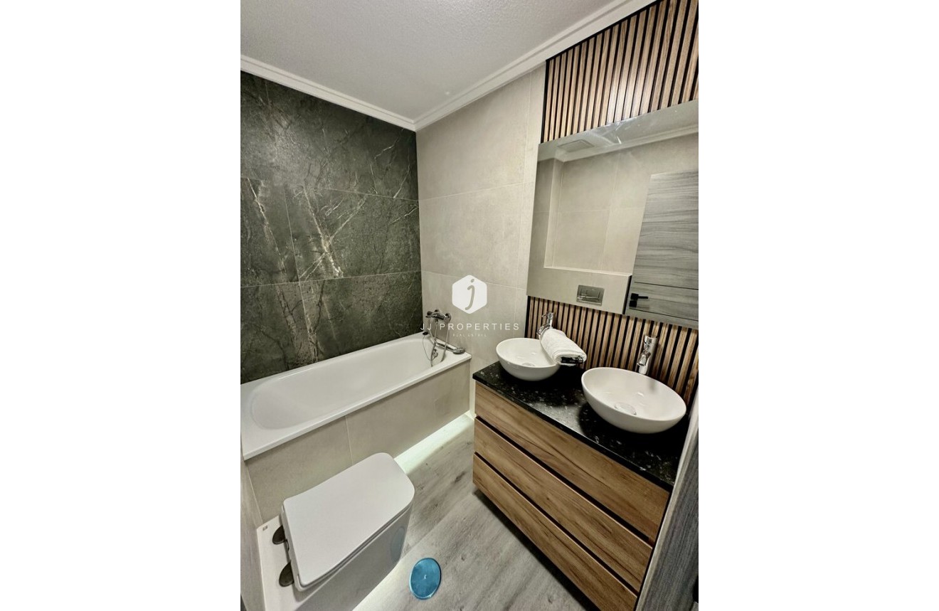 D'occasion - Appartement -
Torrevieja - Centro