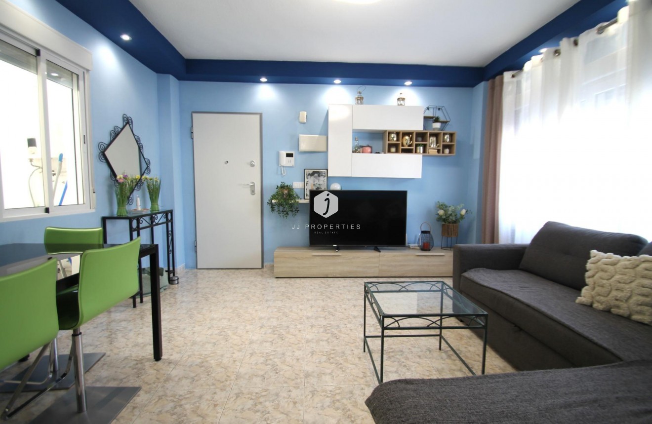 Z drugiej ręki - Mieszkanie w bloku -
Torrevieja - Playa de los Naufragos