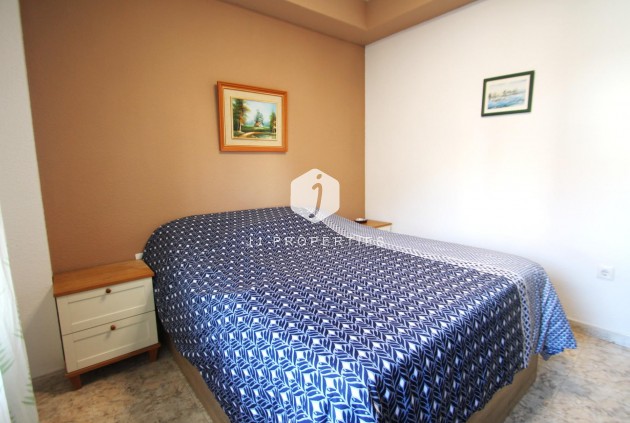 Z drugiej ręki - Mieszkanie w bloku -
Torrevieja - Playa de los Naufragos