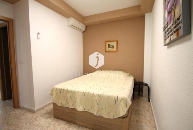 Z drugiej ręki - Mieszkanie w bloku -
Torrevieja - Playa de los Naufragos