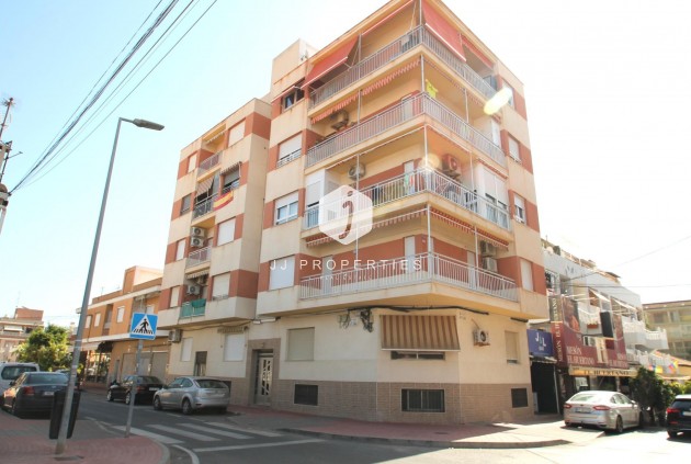 Z drugiej ręki - Mieszkanie w bloku -
Torrevieja - Playa de los Naufragos