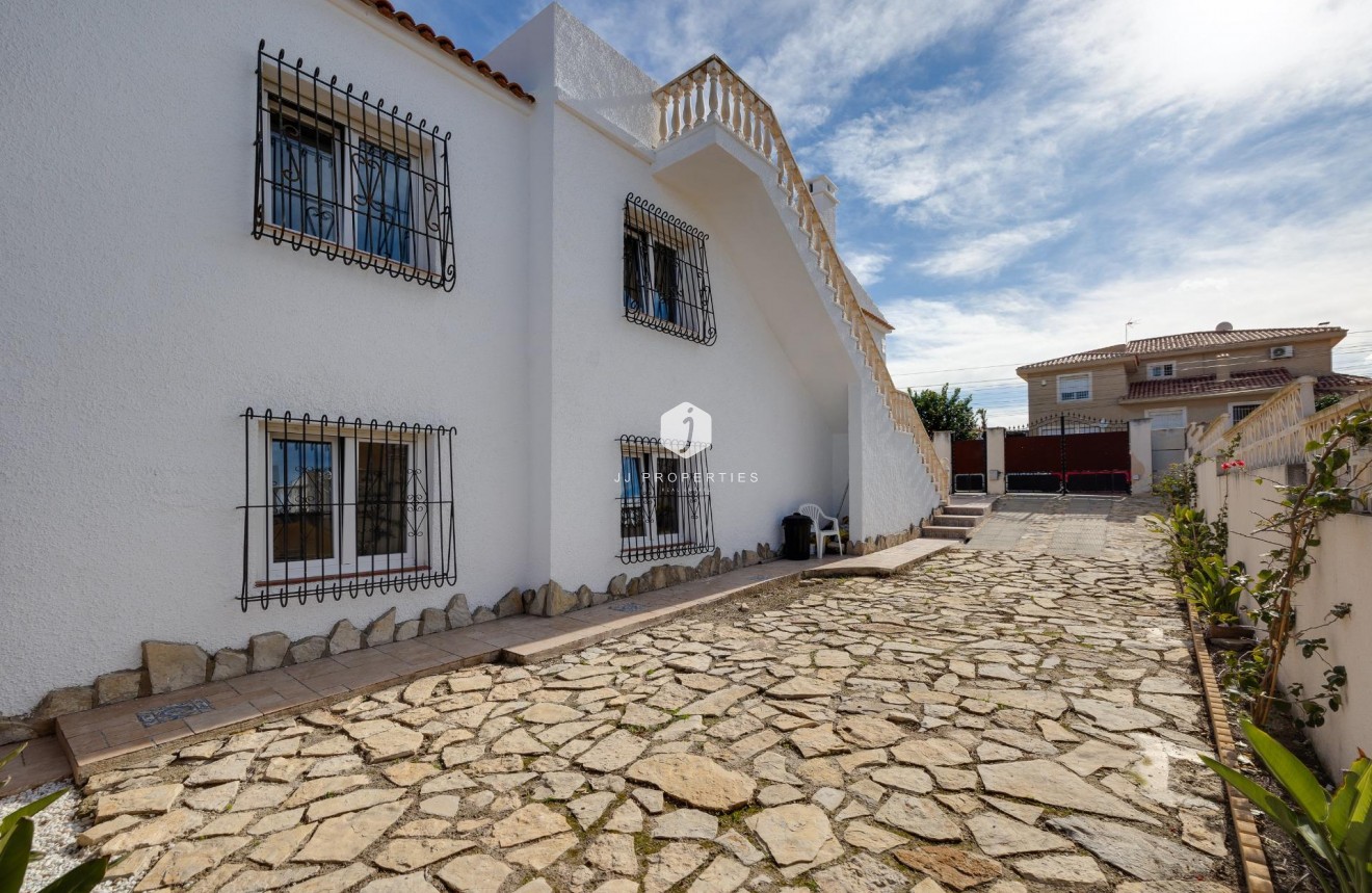 D'occasion - Villa -
Torrevieja - La Siesta - El Salado - Torreta
