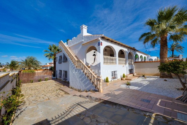 D'occasion - Villa -
Torrevieja - La Siesta - El Salado - Torreta