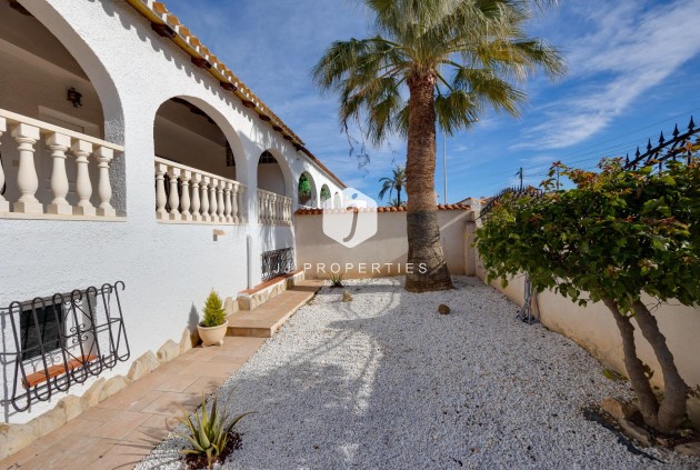D'occasion - Villa -
Torrevieja - La Siesta - El Salado - Torreta