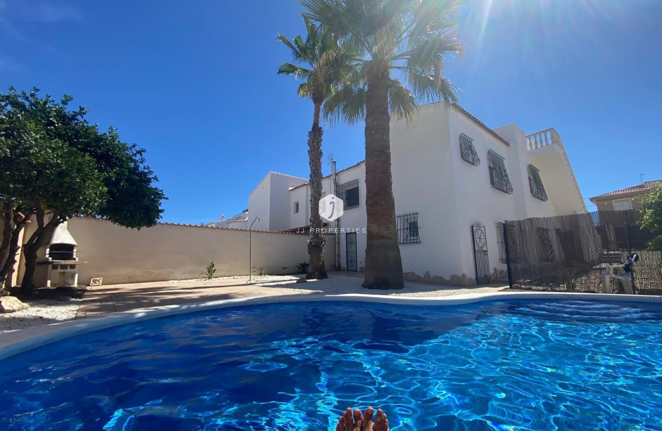 D'occasion - Villa -
Torrevieja - La Siesta - El Salado - Torreta