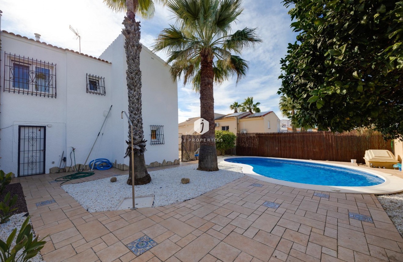 D'occasion - Villa -
Torrevieja - La Siesta - El Salado - Torreta