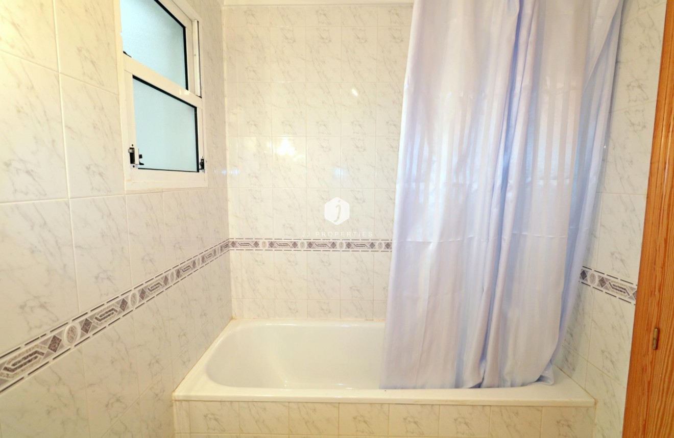 Tweedehands - Appartement / flat -
Torrevieja - Playa del Cura